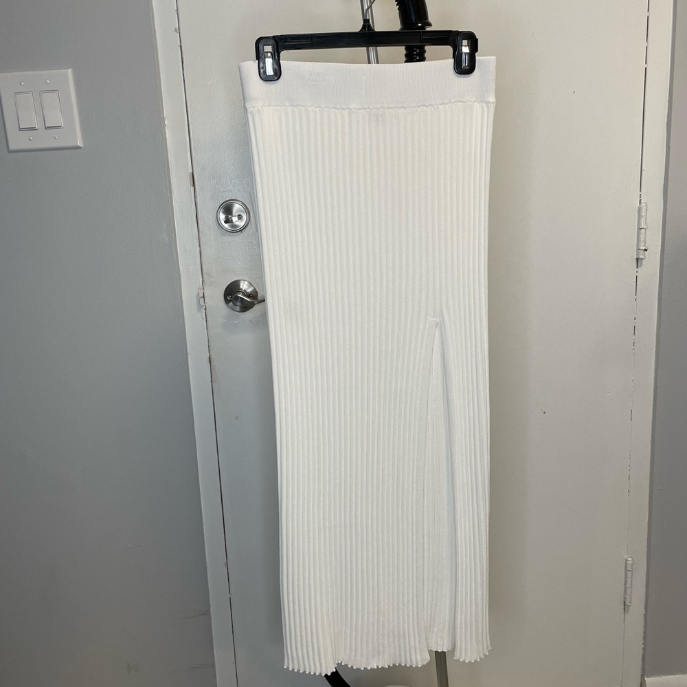 Aritzia Wilfred NWOT Knit Slit White Skirt